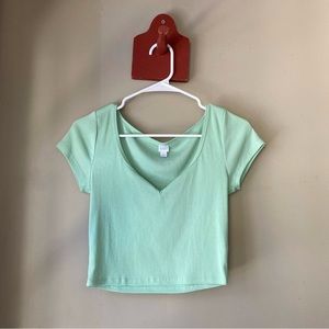 Colsie Mint Green V Neck Crop T-Shirt S